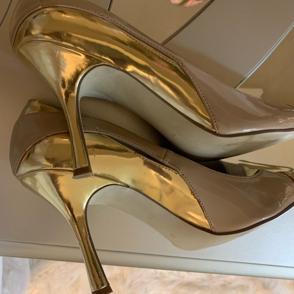 AUDREY BROOKE Gold and Tan pump Size 8 1/2 - Picture 9 of 10